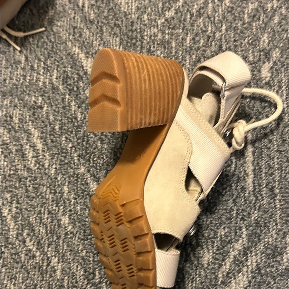 Sorel Beige Lace-Up Women's heels sandals. Velcro ankle closure.Adjustable width - Picture 14 of 16